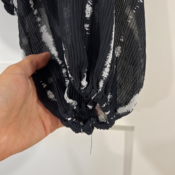 H&M Pleated Chiffon Black and White Long Sleeve Top Size US 6 - Picture 3 of 7